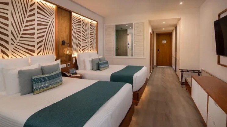  Preferred Club Junior Suite Tropical